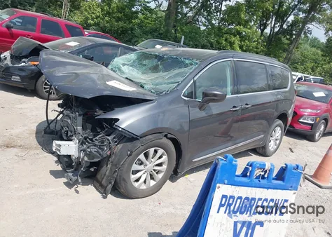 2017 Chrysler Pacifica Touring-L from USA, damaged, VIN 2C4RC1BG8HR569713